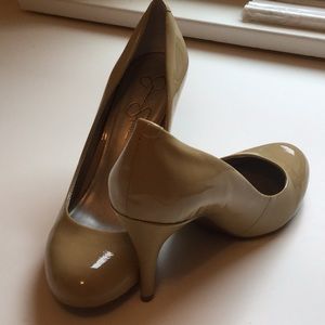 Jessica Simpson Patent Leather High-heeled pump.